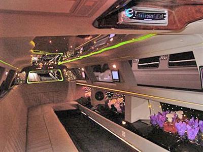 Stretch Limo - Lincoln Town Car