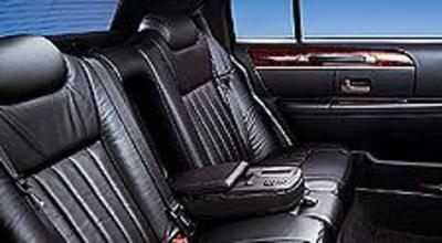 Sedan - Lincoln Town Car
