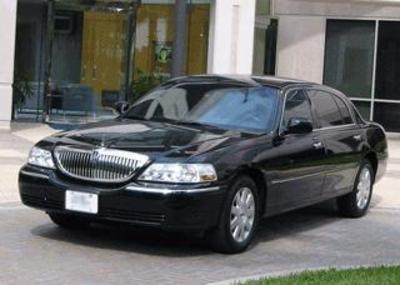 Sedan - Lincoln Town Car