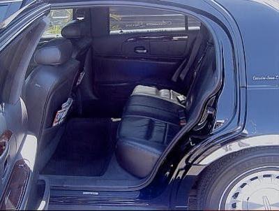 Sedan - Lincoln Town Car