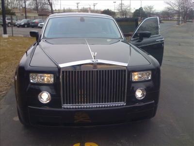 Luxury Sedan - Rolls Royce 