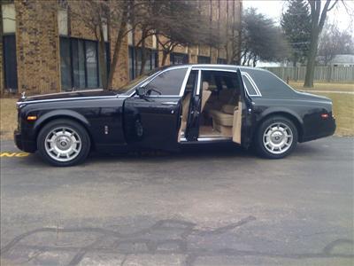 Luxury Sedan - Rolls Royce 