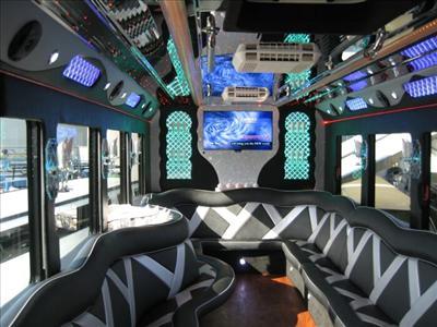MotorCoach - Deluxe Motor Coach 