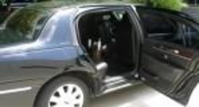 Sedan - Lincoln Town Car L