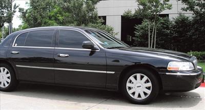Sedan - Lincoln Town Car L