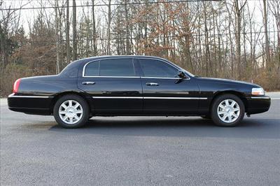Sedan - Lincoln Town Car L