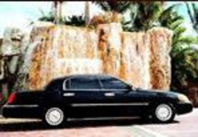 Sedan - Lincoln Town Car