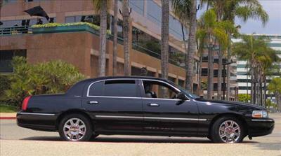 Sedan - Lincoln Town Car