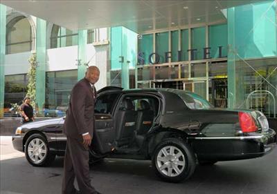 Sedan - Lincoln Town Car