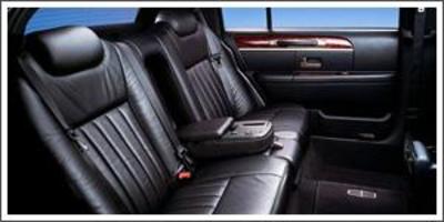 Sedan - Lincoln Town Car L