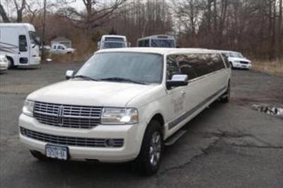 Stretch SUV - Lincoln Navigator
