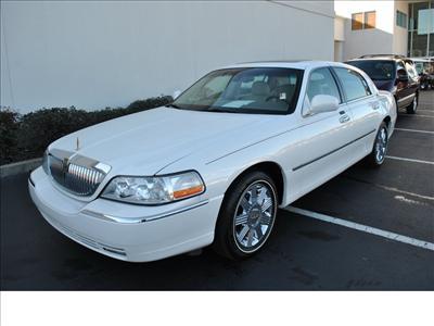 Sedan - Lincoln Town Car