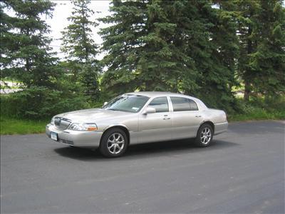 Sedan - Lincoln Town Car L
