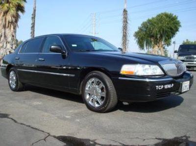 Sedan - Lincoln Town Car