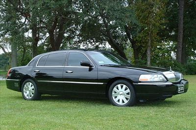 Sedan - Lincoln Town Car