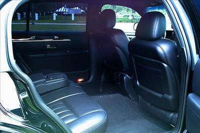 Sedan - Lincoln Town Car