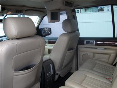 SUV - Lincoln Navigator