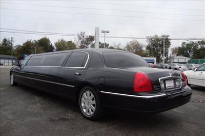 Stretch Limo - Lincoln Town Car