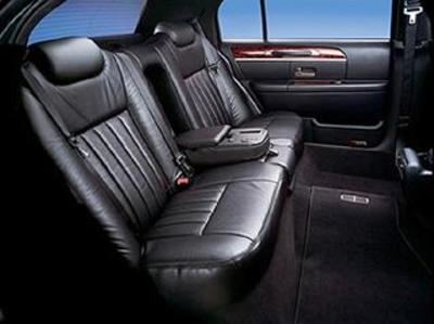 Sedan - Lincoln Town Car