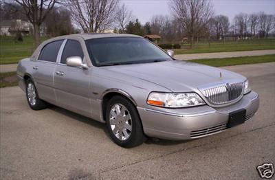 Sedan - Lincoln Town Car