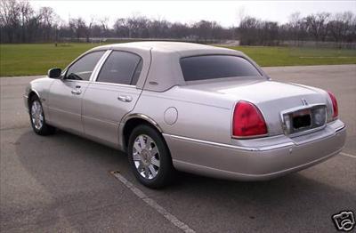 Sedan - Lincoln Town Car