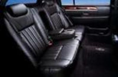 Sedan - Lincoln Town Car