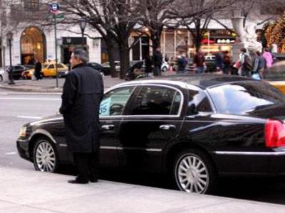 Sedan - Lincoln Town Car