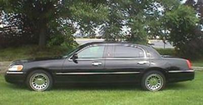 Sedan - Lincoln Town Car L