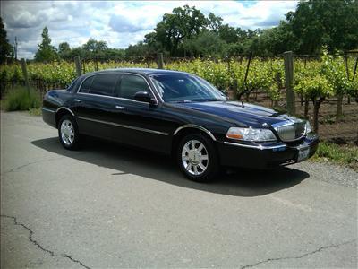 Sedan - Lincoln Town Car