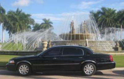 Sedan - Lincoln Town Car L