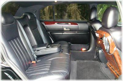Sedan - Lincoln Town Car L