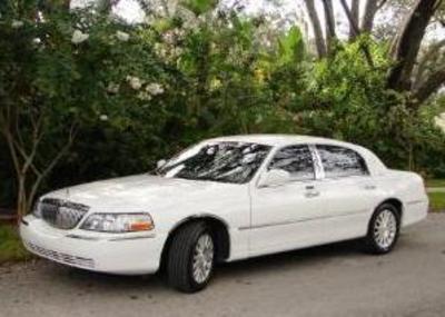 Sedan - Lincoln Town Car