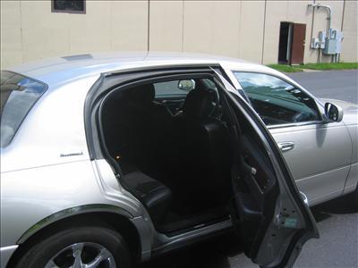 Sedan - Lincoln Town Car L