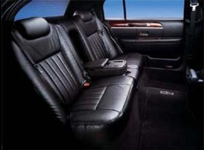 Sedan - Lincoln Town Car