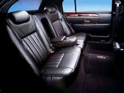 Sedan - Lincoln Town Car L