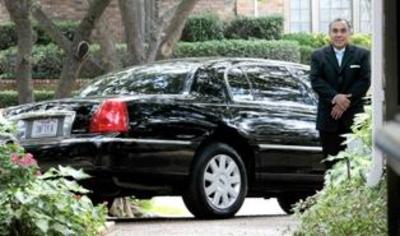 Sedan - Lincoln Town Car L