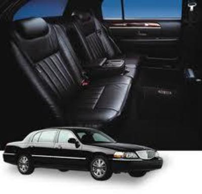 Sedan - Lincoln Town Car L