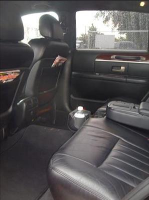 Sedan - Lincoln Town Car