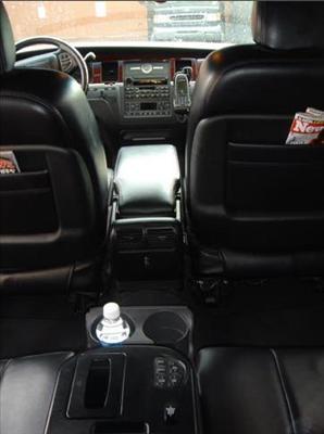 Sedan - Lincoln Town Car