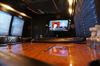 Mini-Bus - Limo / Party Style 
