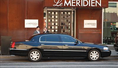 Sedan - Lincoln Town Car L