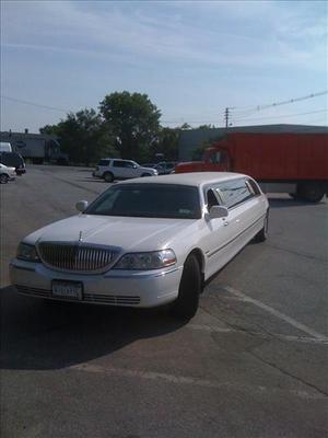 Stretch Limo - Lincoln Town Car