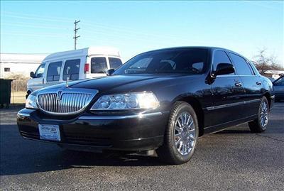 Sedan - Lincoln Town Car