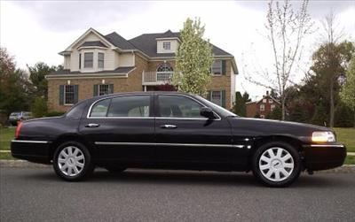 Sedan - Lincoln Town Car