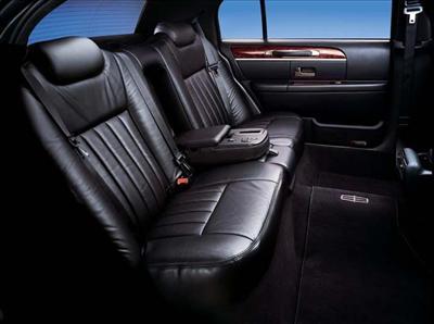 Sedan - Lincoln Town Car