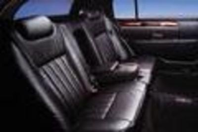 Sedan - Lincoln Town Car