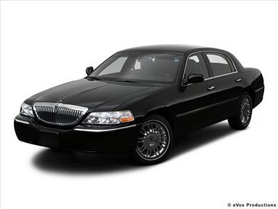 Sedan - Lincoln Town Car