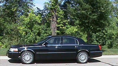 Sedan - Lincoln Town Car