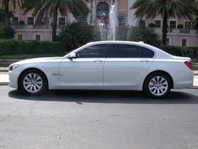 Luxury Sedan - BMW 7-Series