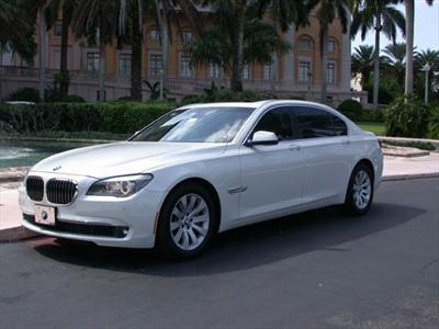 Luxury Sedan - BMW 7-Series